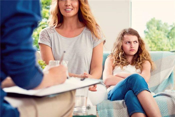 家长如何引导孩子远离嫉妒,孩子遭人嫉妒家长怎样正确引导