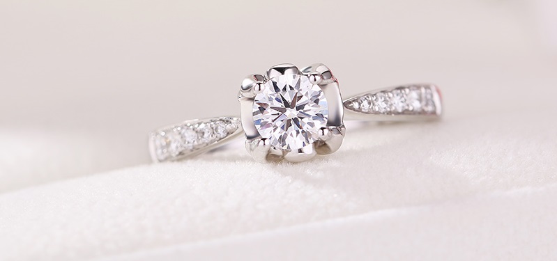 挚爱见证的钻戒，指间玫瑰永不凋零