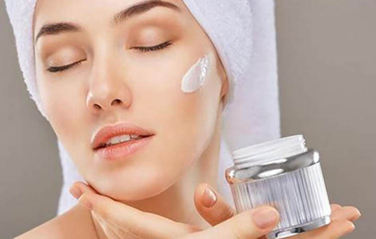 护肤用乳液好还是面霜好,乳液和面霜有什么区别