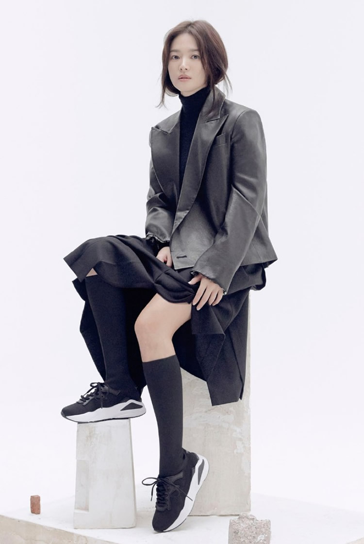 宋慧乔高领毛衣配大衣,宋慧乔千鸟格外套