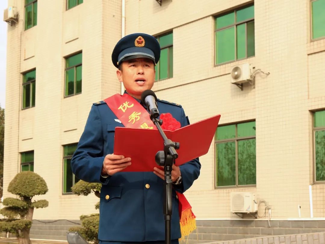 “你今年都走的人了,那么拼干嘛?”这名老兵给出了答案!