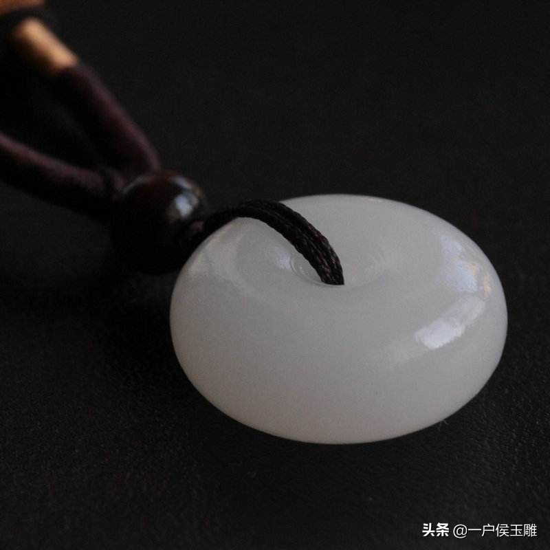 张冠李戴否认了事物的特殊性,张冠李戴与偷换概念的区别