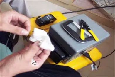 光纤熔接一天能熔多少,接续盒的光纤熔接视频