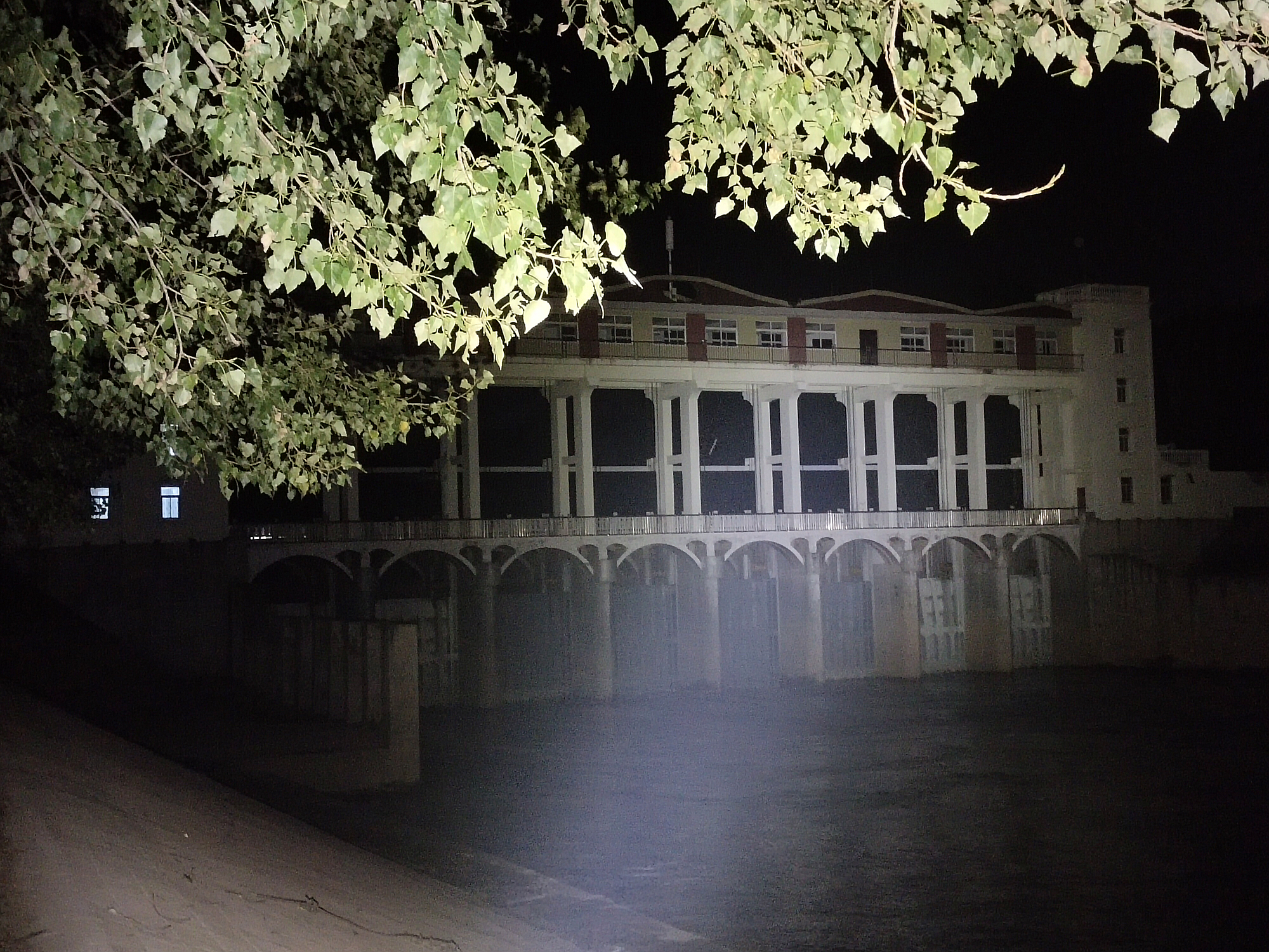 600流明户外手电,65000流明户外泛光手电