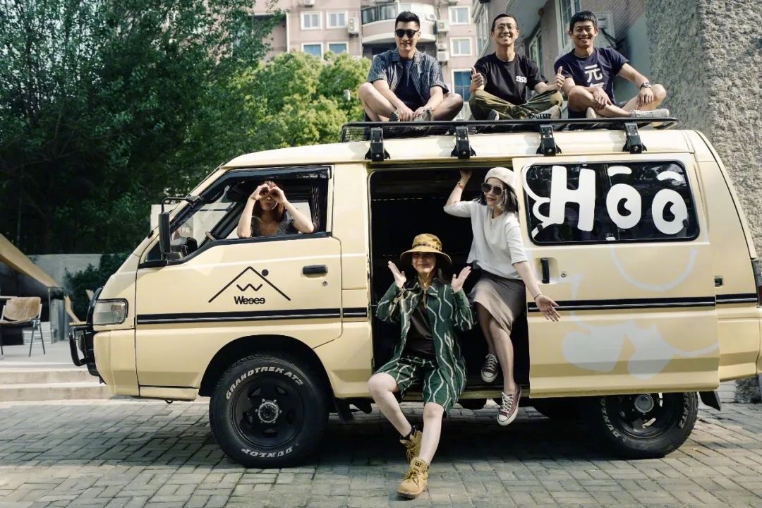 露营这阵风刮得太猛了,组团睡野地到底爽在哪里?