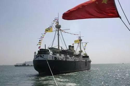 穿甲弹为什么要尖头,穿甲弹是钝头还是尖头