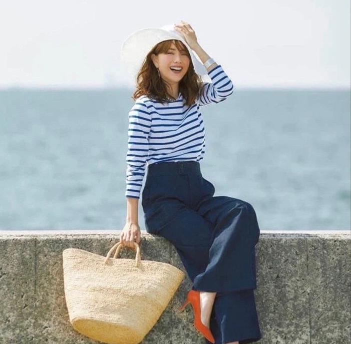 条纹衫的正确搭配,条纹衫穿宽松一点好看吗