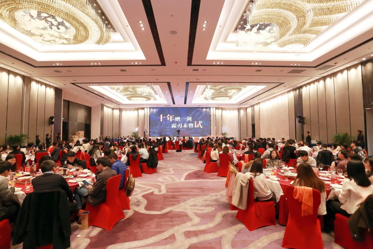 鑵鹃偊鍥介檯骞翠細,鑵鹃偊骞翠細