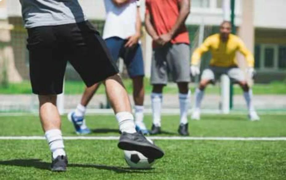 怎样练好足球,怎样练好足球过人的技巧呢