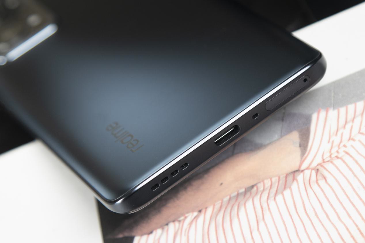 主打性价比的游戏本,主打性能性价比高的手机