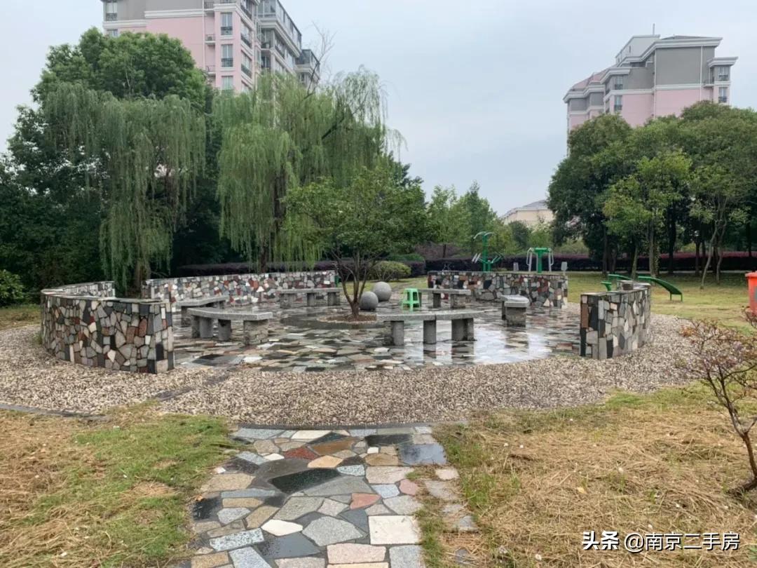 高端小区房价虚高能买吗,房价低又宜居的房子你敢相信吗