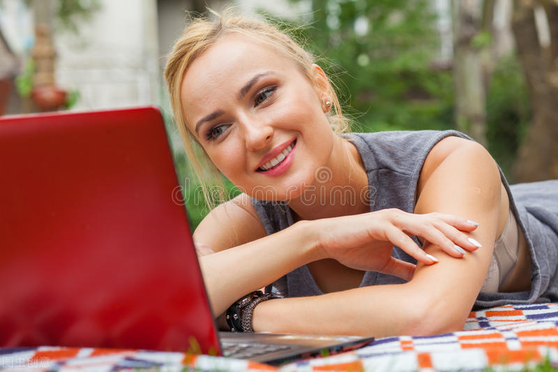 不爱说话的人如何提高表达能力,不善于表达的人怎么办