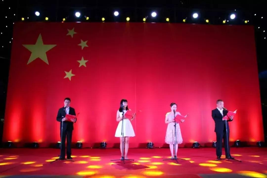 祝福祖国简短视频,那些让你为祖国热泪盈眶的瞬间