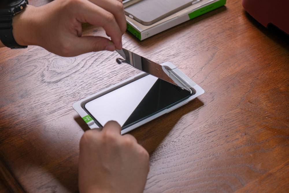 苹果贝尔金钢化膜和防窥膜哪个好,贝尔金钢化膜和大猩猩膜哪个好