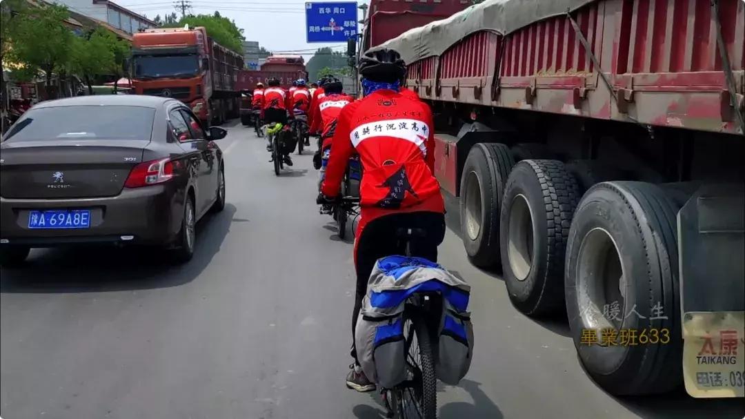 一个“疯老师”和11个“问题学生”的一场孤注一掷的冒险