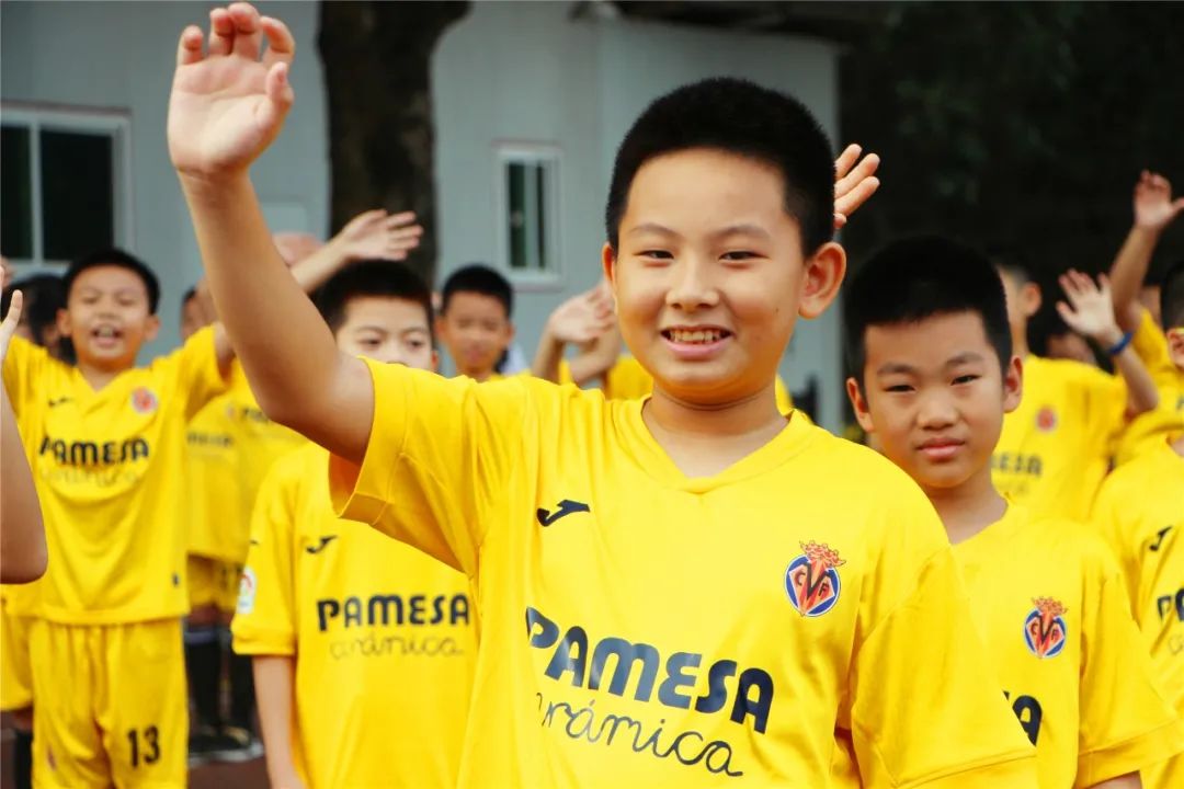 校园足球点燃绿茵梦想,校园足球联赛拉开序幕