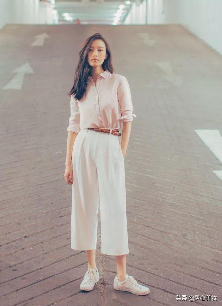 小白鞋甜美可爱穿搭,夏季百搭小白鞋get正确穿搭方式