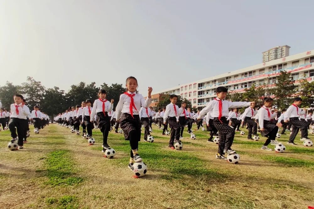 小学校园足球比赛的超燃时刻,漯河小学足球比赛的视频