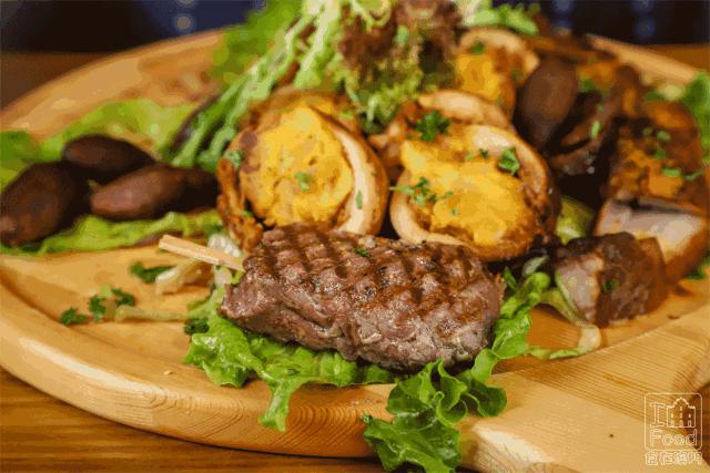 澳门探店｜新马路有一家人气斜坡西餐厅！菠萝BB猪必吃