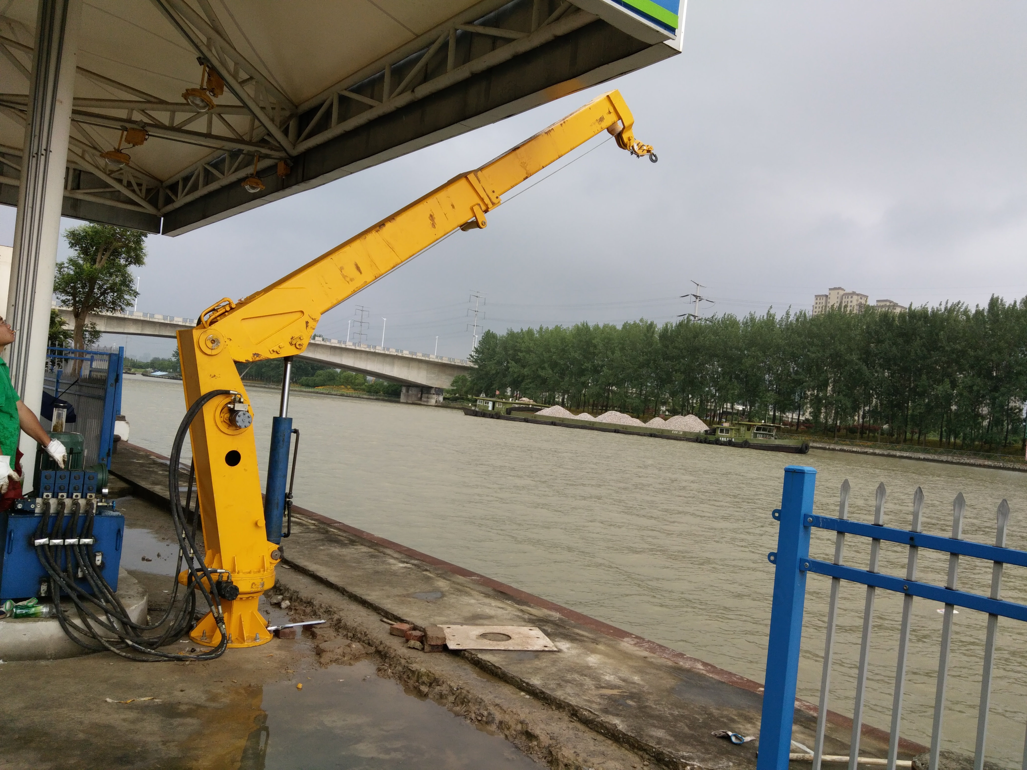 悬臂吊标准参数,轻型起重机刚性