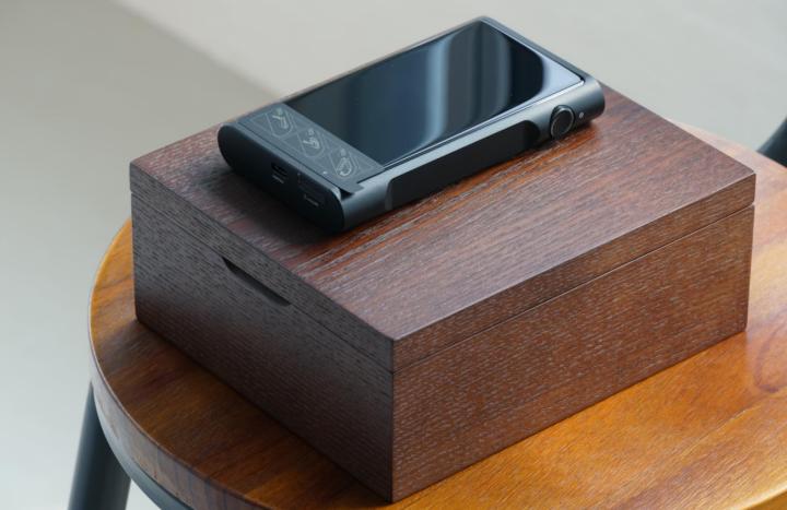 又一部能买两台苹果手机、两部华为手机的国产超豪华MP3问世了