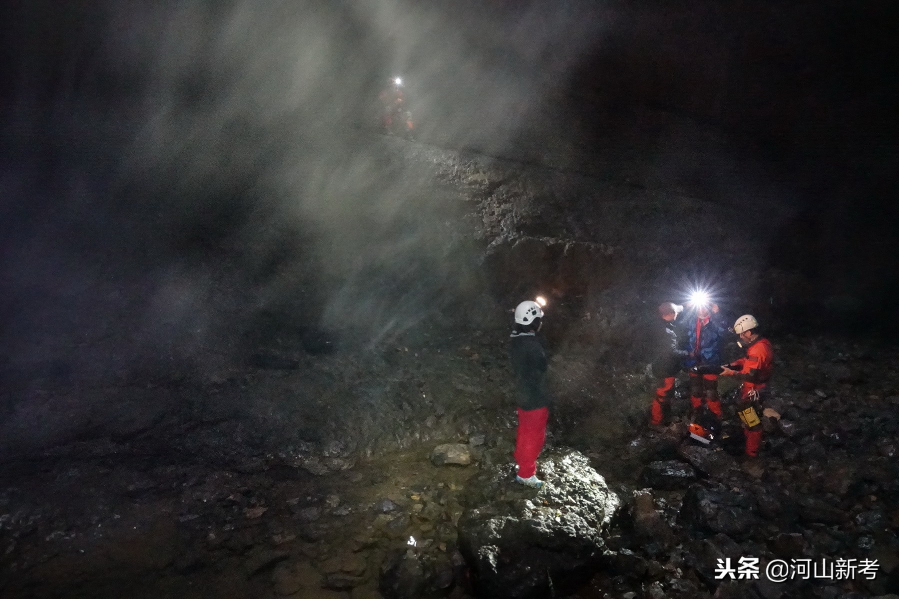 探险中国天坑视频,专家探险贵州神秘天坑完整版视频