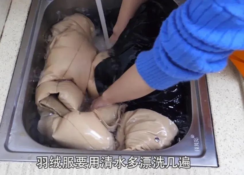 羽绒服不要水洗怎么洗,干洗的羽绒服自己怎么在家洗