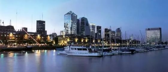 中国买房的钱出国能干嘛 (国外的钱能在国内买房吗)