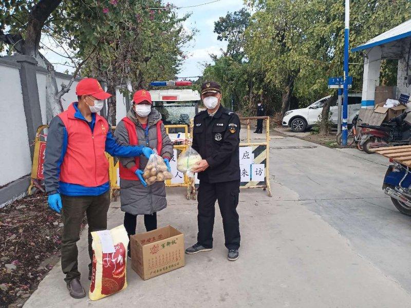 白云｜年事已高，疫情期间不便出门？别担心，“红马甲”为你服务