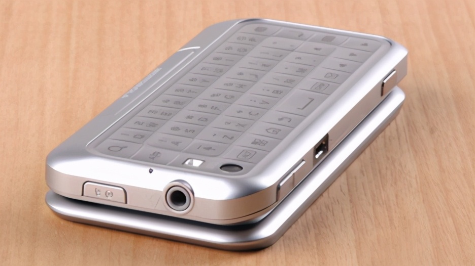 最经典的全键盘手机,盘点那些不务正业的文具