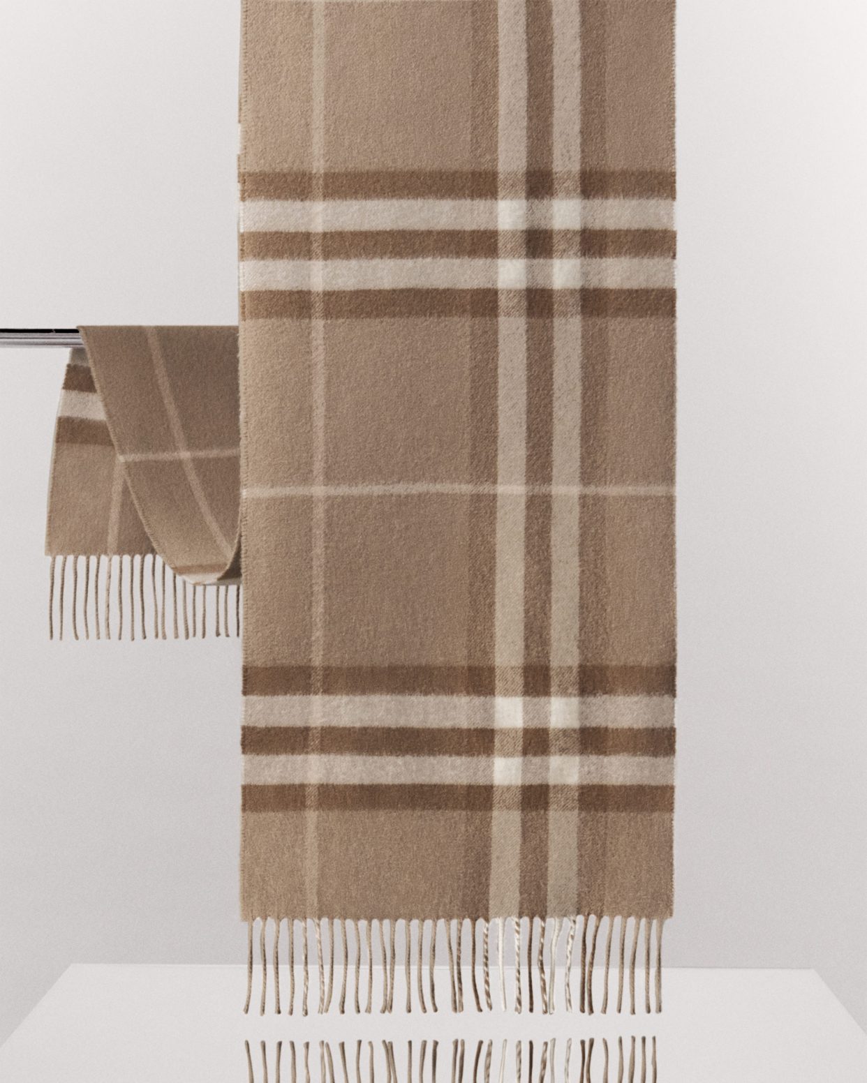 burberry深度经典羊绒格子围巾,burberry经典格纹渐变色围巾