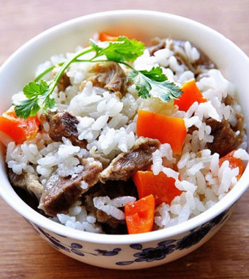 美食分享教你在家做焖饭营养美味,怎么用饭煲做焖饭好吃
