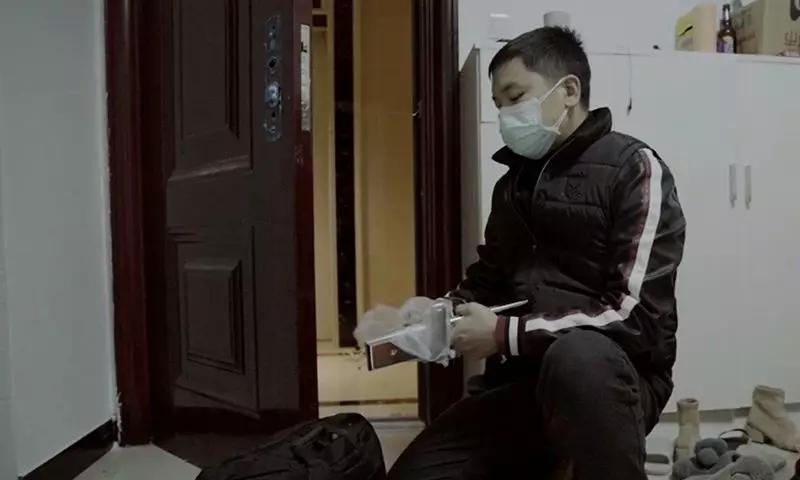 武汉开锁匠上门喂猫外卖员,武汉开锁师傅24小时上门电话