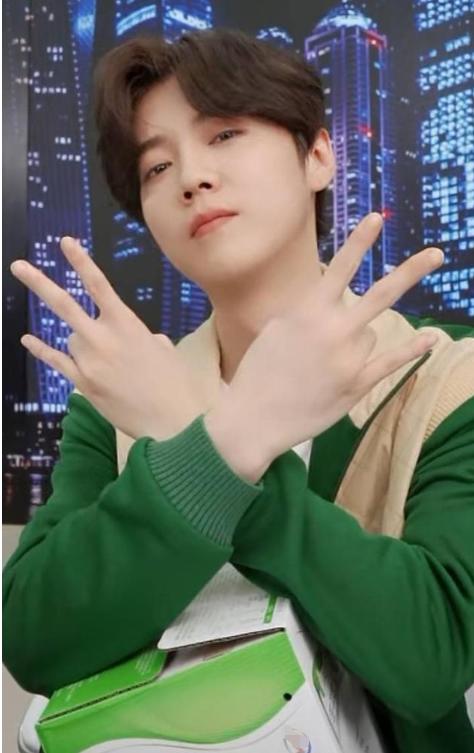 薇娅直播间秒变吃播现场，鹿晗快问快答，信息量有点大