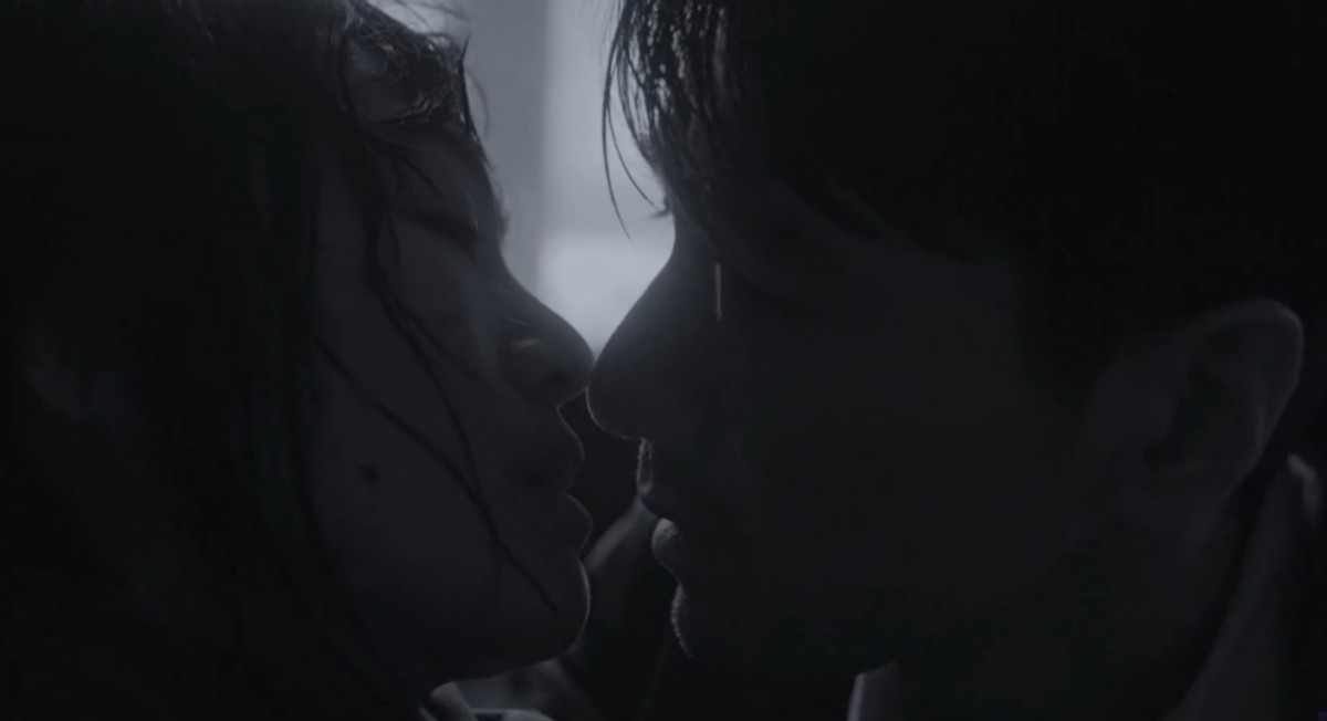 56岁巩俐与37岁赵又廷有吻戏,画面浪漫又唯美,网友:毫无违和感