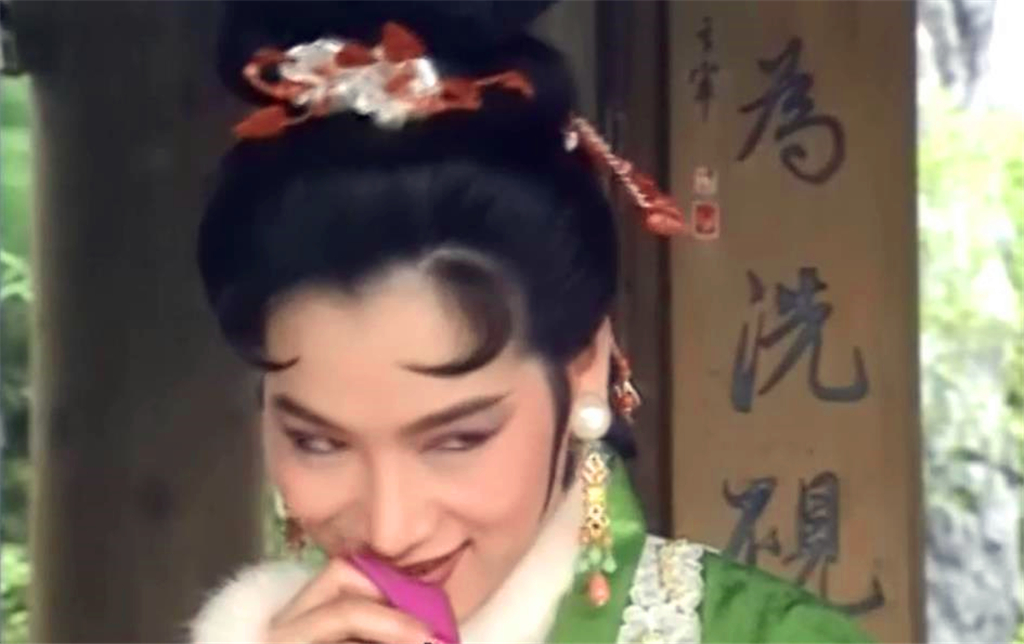 红楼梦邢夫人骂贾琏,三版红楼梦对比秦可卿