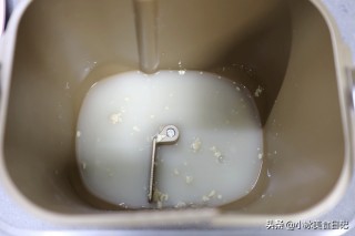 两种颜色的馒头怎么做呢,黑色馒头用什么做的