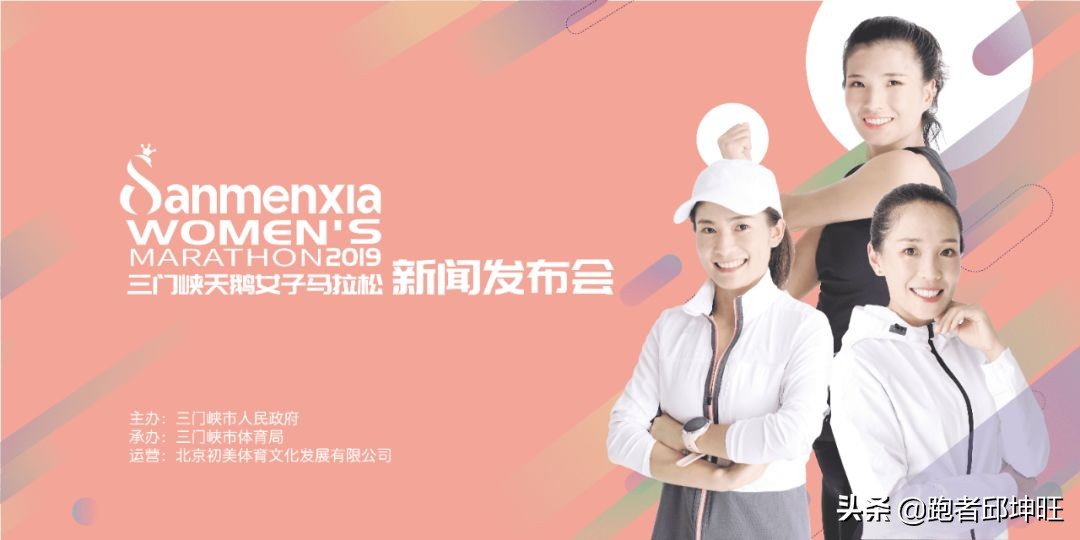 施华洛世奇项链天鹅样式全图,施华洛世奇天鹅水晶项链脖子展示