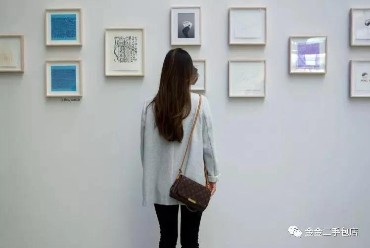 lv包包棋盘格什么色好看,lv最好看的百搭包包