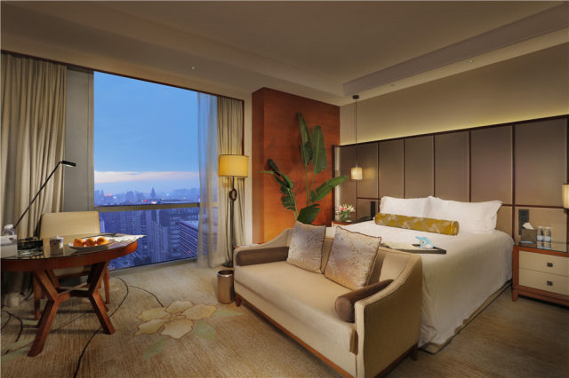 东莞｜康帝国际酒店仅1199高级客房+自助早晚餐+饮品券2张+小公仔