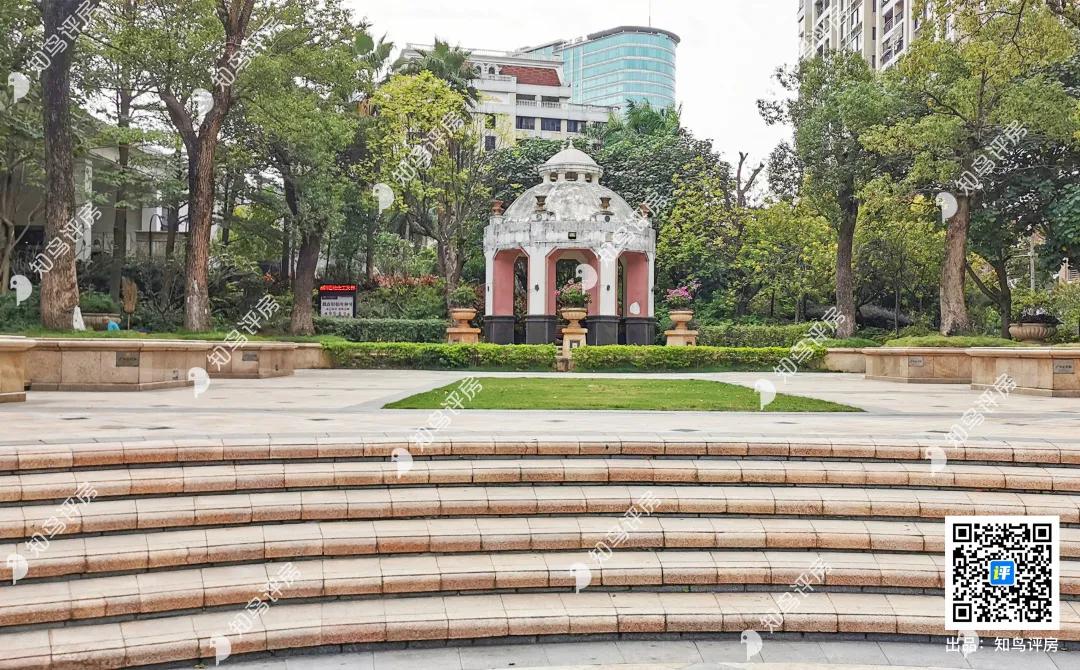 三所学校环绕的楼房,三所学校环绕的小区