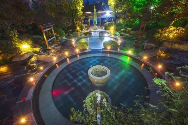 降温了一起去泡温泉,天气微凉正是泡温泉的好时候