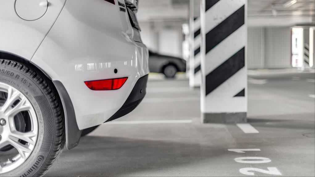 邻居乱停车那个男的是谁,邻居乱停车下次看你还敢不敢乱停