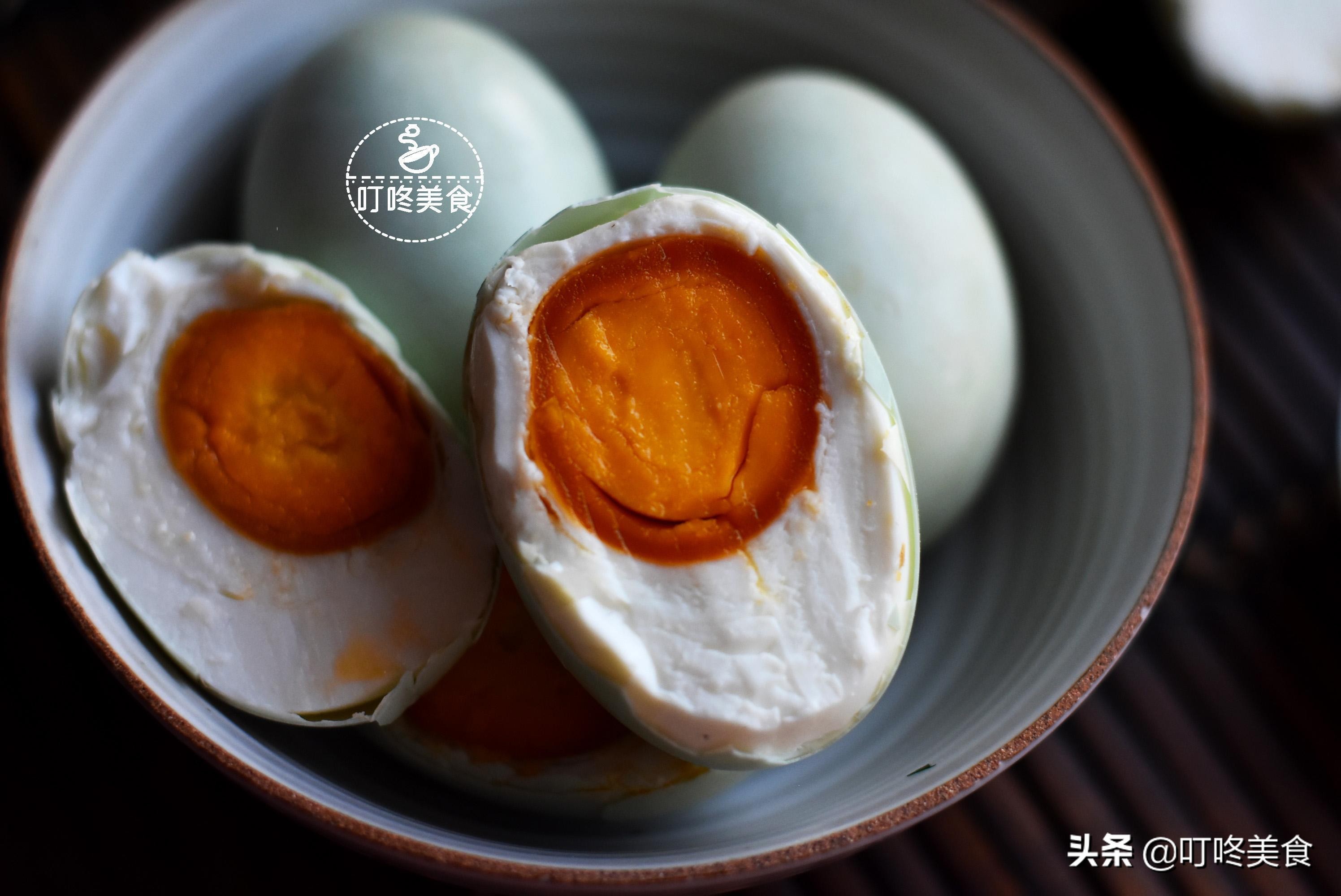 想吃咸鸭蛋但不是很咸怎么办,想吃咸鸭蛋有哪些好方法