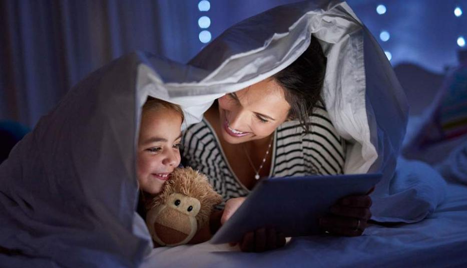 如何预防小孩睡觉踢被子,小孩老是踢被子睡是热吗