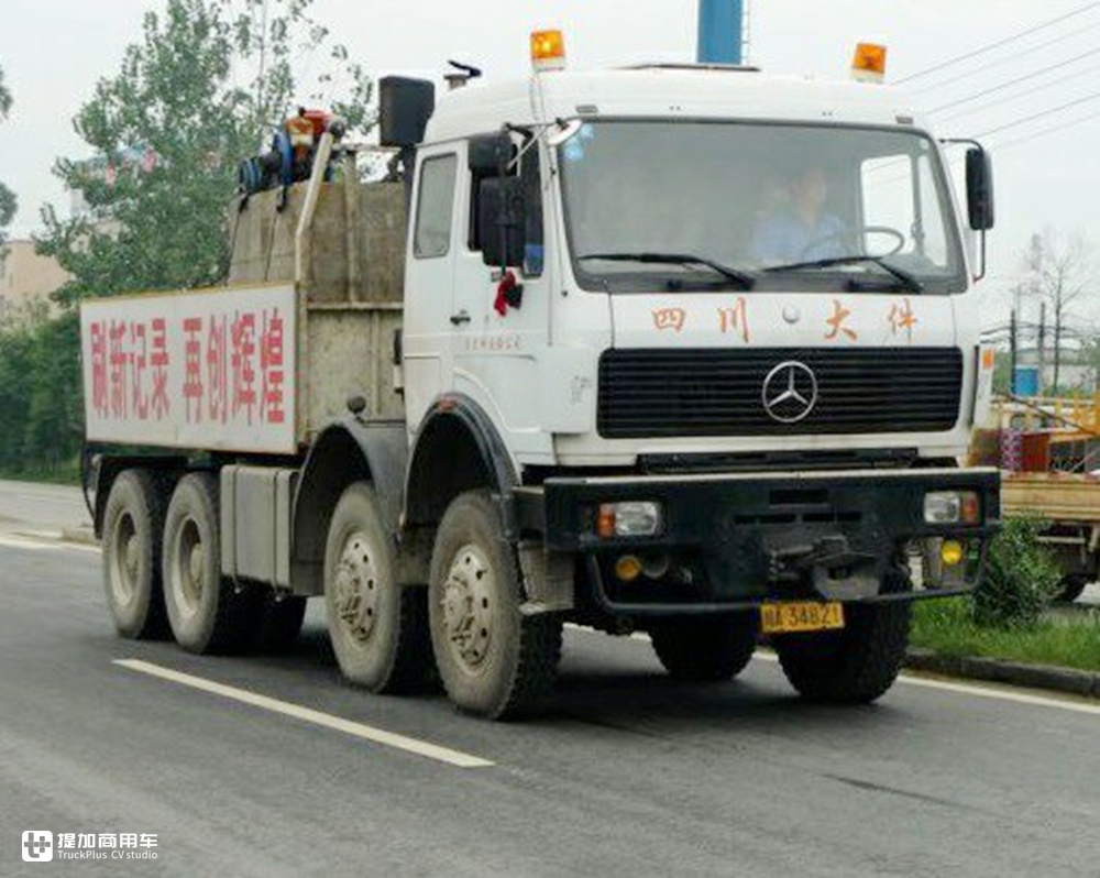 当年国家建设的主力军，排量达惊人的18升，实拍奔驰NG4850大件车