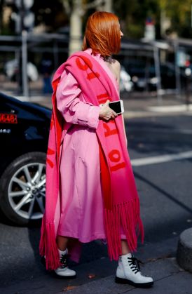 时尚轻奢感明星系列羊羔绒围巾,最潮的围巾的15种戴法超级实用