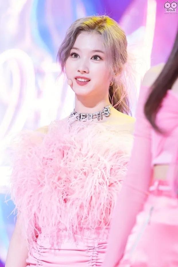 twice队内子瑜跟谁关系最好,跟mina关系最好的twice成员