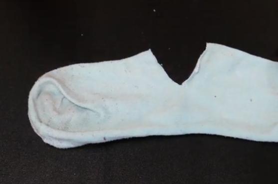 袜子有破洞要扔吗,袜子漏洞最简单修补办法