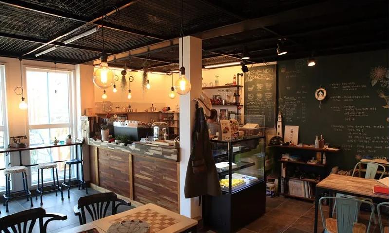 极简集装箱咖啡屋,怀旧音乐餐吧装修效果图